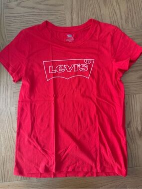 Levi’s Women’s T-Shirt